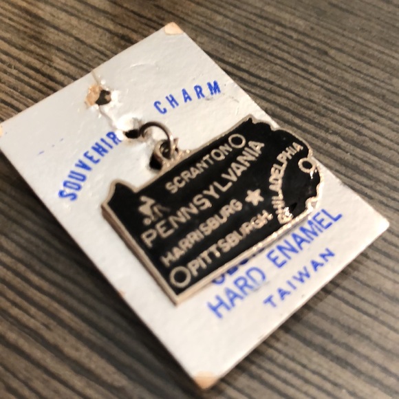Souvenir State of PENNSYLVANIA Cloisonné Charm - Picture 2 of 11